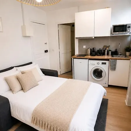 Charming Cocoon At Bastille Apartment